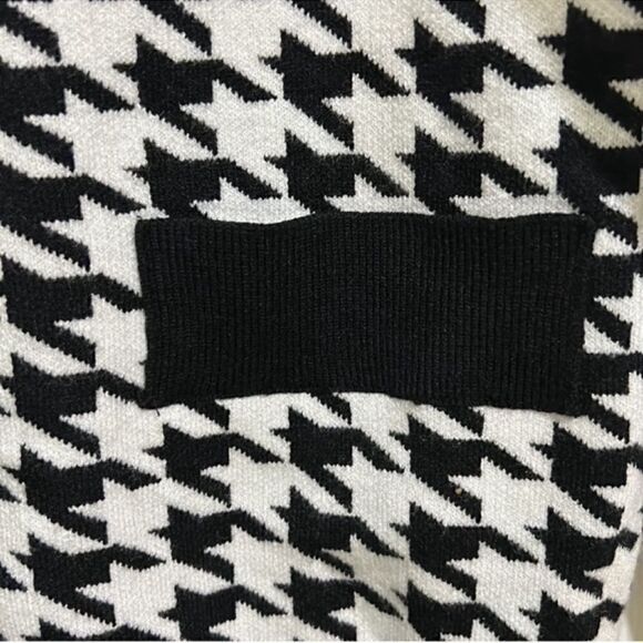 Ont Welfth Houndstooth Black & White Sweater
Cardigan(Size Small) - Picture 4 of 8